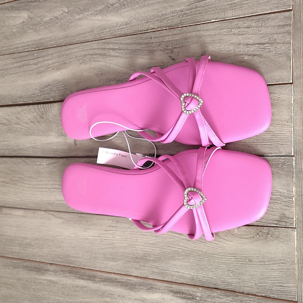 New Wild Fable Pink Women's Sandals W/Heart Embellishment Size 9 - Picture 5 of 9